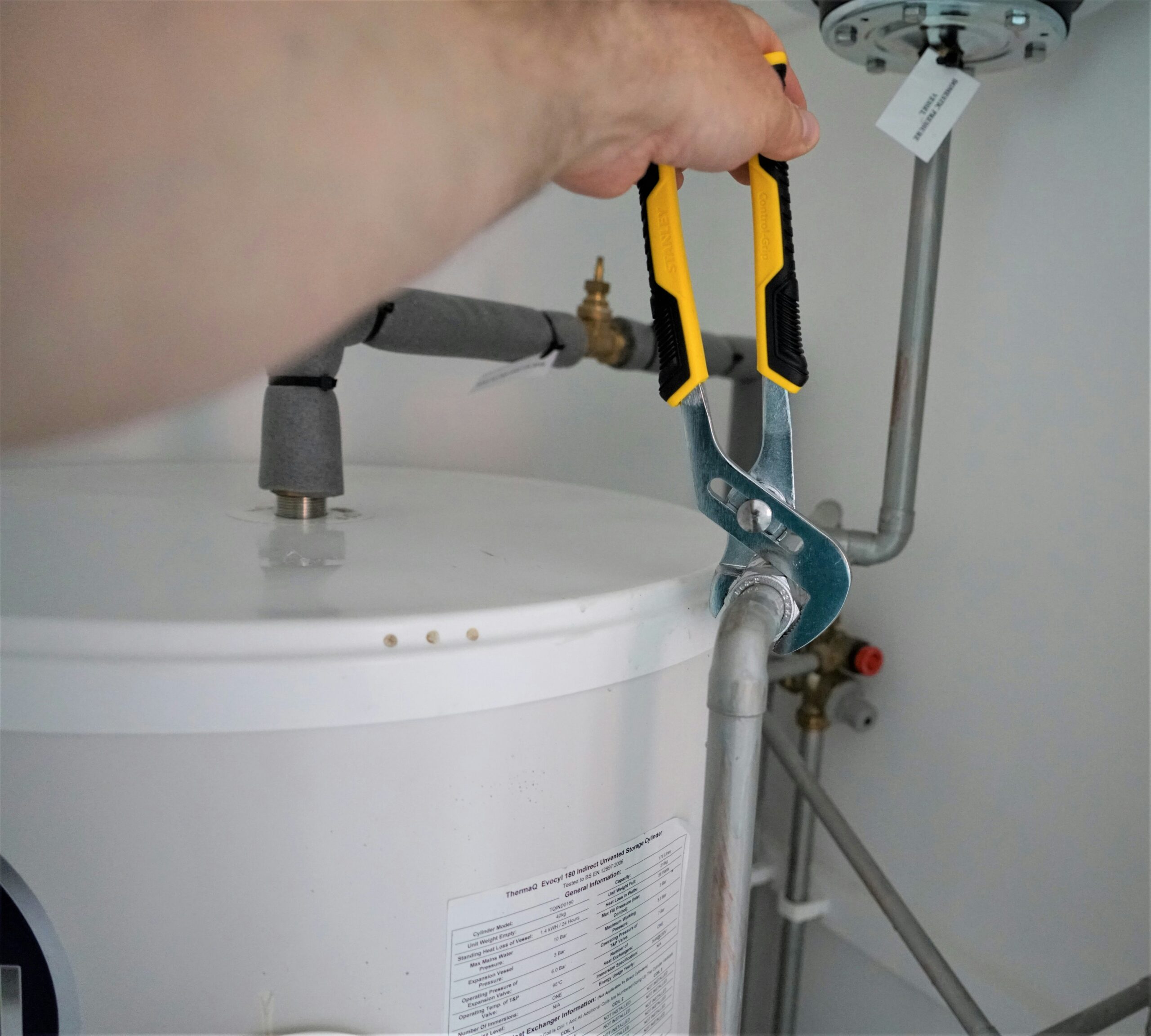 Doświadczony hydraulik Kostrzyn Wlkp – naprawa instalacji wodnej przy bojlerze